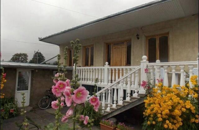 Nino's Guest House Kazbegi Extérieur photo