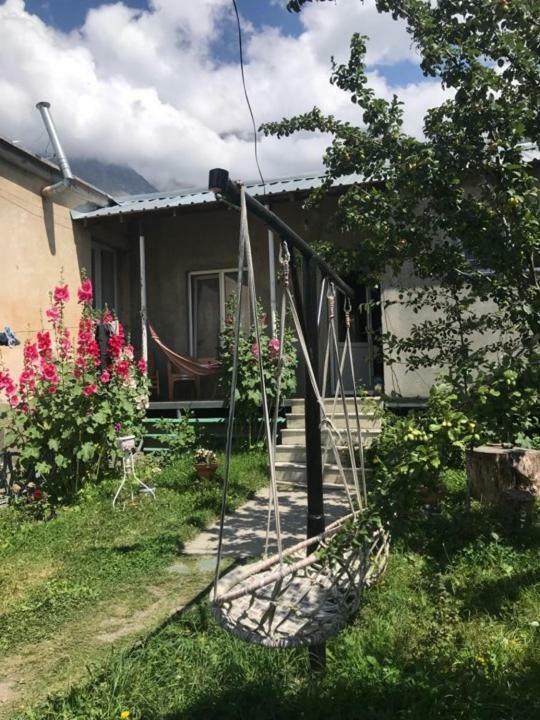 Nino's Guest House Kazbegi Extérieur photo